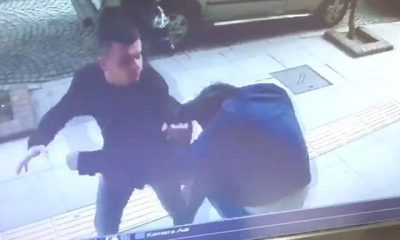 Eski okul arkadaşını tokalaştıktan sonra yumruklayan zanlı…