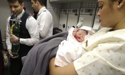 Seyir halindeki uçakta doğum yaptı… Doktor ‘film gibiydi’ dedi