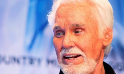 Ünlü şarkıcı hayatını kaybetti