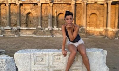 Merve Boluğur taşa oturdu, kendisini övdü