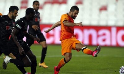 Arda Turan gözyaşlarına hakim olamadı!