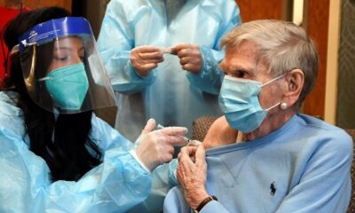 Corona aşısını olan sağlık çalışanı fenalaştı!