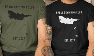 Uçaktan düşen Afganların tişörtünü yaptılar