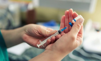 İki doz aşı Delta varyantının bulaş riskini yarı yarıya azaltıyor