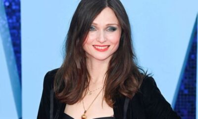 Ünlü şarkıcı 17 yaşında yaşadığı iğrenç olayı anlattı