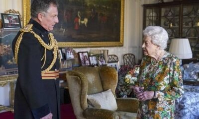 Kraliçe Elizabeth’in ellerinde sağlık durumuyla ilgili korkutan şüphe