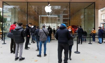 Apple ofislere dönüşü Omicron varyantı için yine erteledi