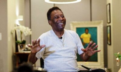 Futbolun efsanesi Pele hastaneye kaldırıldı!