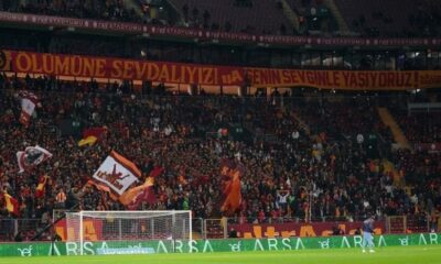 Galatasaray taraftarından istifa ve alkış protestosu