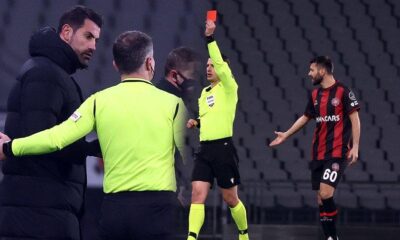 Volkan Demirel kırmızı kart gördü