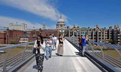 İngiltere tüm corona yasaklarını kaldırıyor