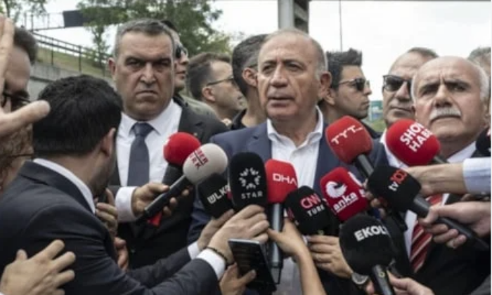 Gürsel Tekin’in kayyum heyeti yeniden il başkanlığında… Arbede çıktı!