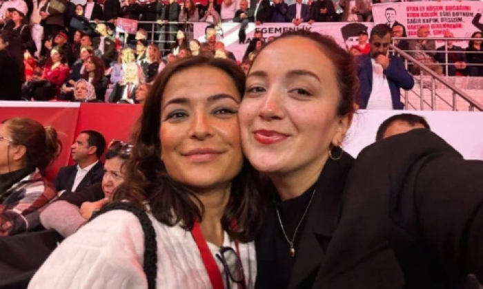 Tiyatrocu, bariyer tepkisi sonrası polis müdahalesiyle gözaltına alındı