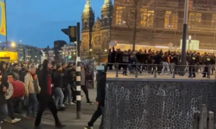 Amsterdam’da gerginlik! Galatasaray taraftarları gözaltına alındı