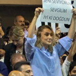 Dilek İmamoğlu ‘nun açtığı pankarta Ekrem İmamoğlu’nun yaptığı Espri Duruşma Salonunu Güldürdü
